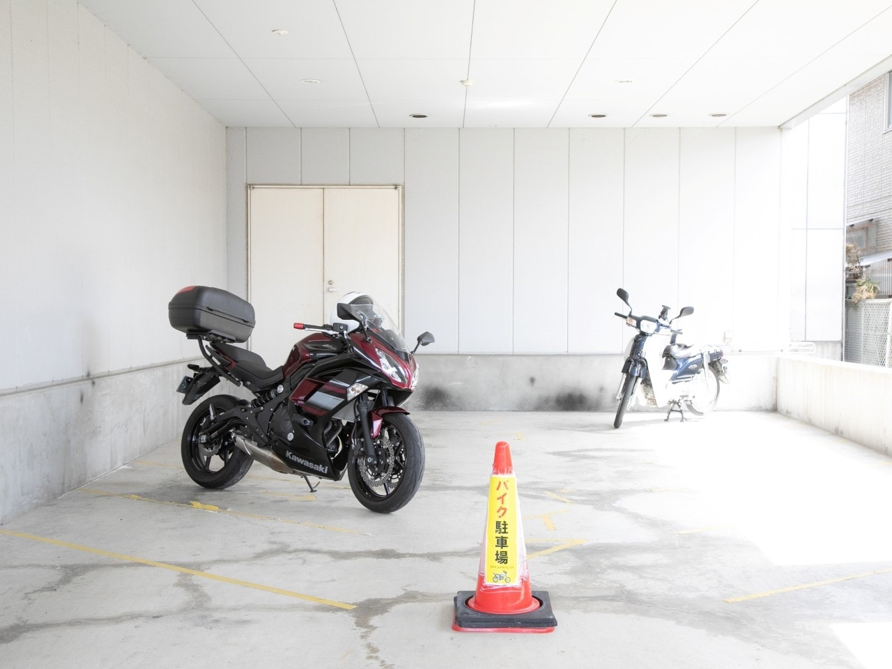 バイク専用屋根付き駐車場
